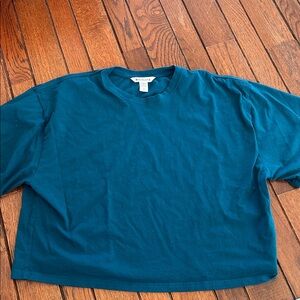 Athleta classic cropped tee